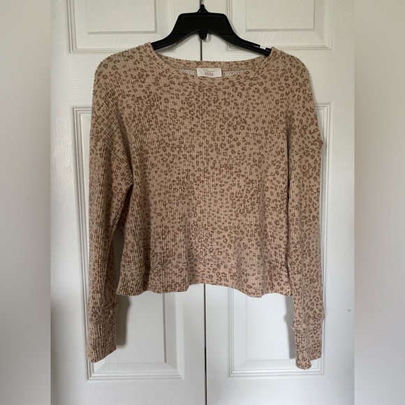 Hippie Rose Cheetah Print Pajama Set w/ pockets, drawstrings, and elastic cuffs - Picture 4 of 7